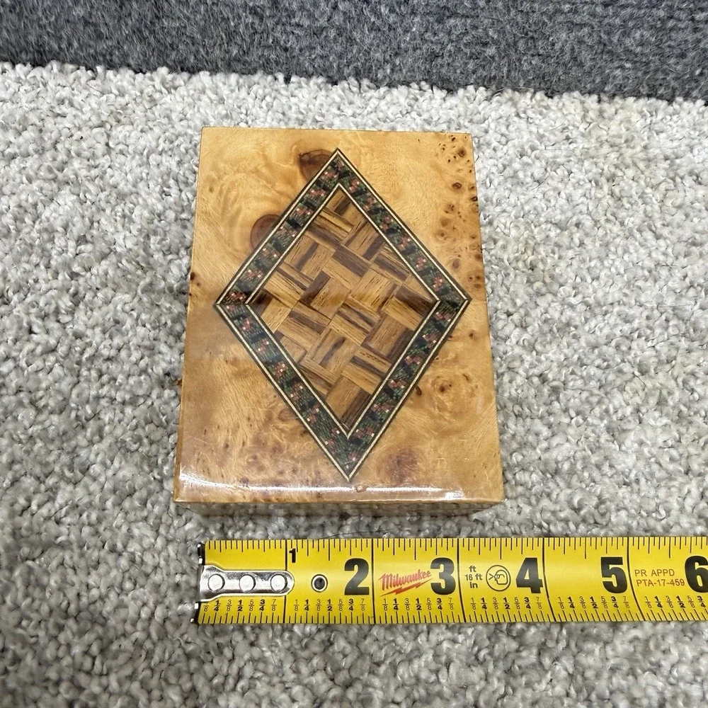 Gargiulo Salvatore Inlaid Wood Trinket Box Italy (3.25